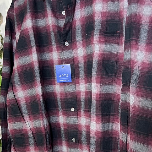 ✨Apt. 9 Men's Dark Plaid Button Down Shirt - Picture 5 of 8